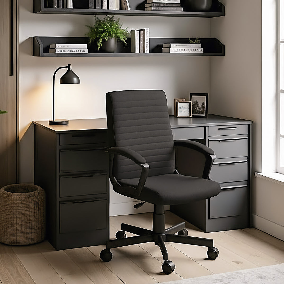 Офисно кресло Mark Adler Boss 2.5 Black