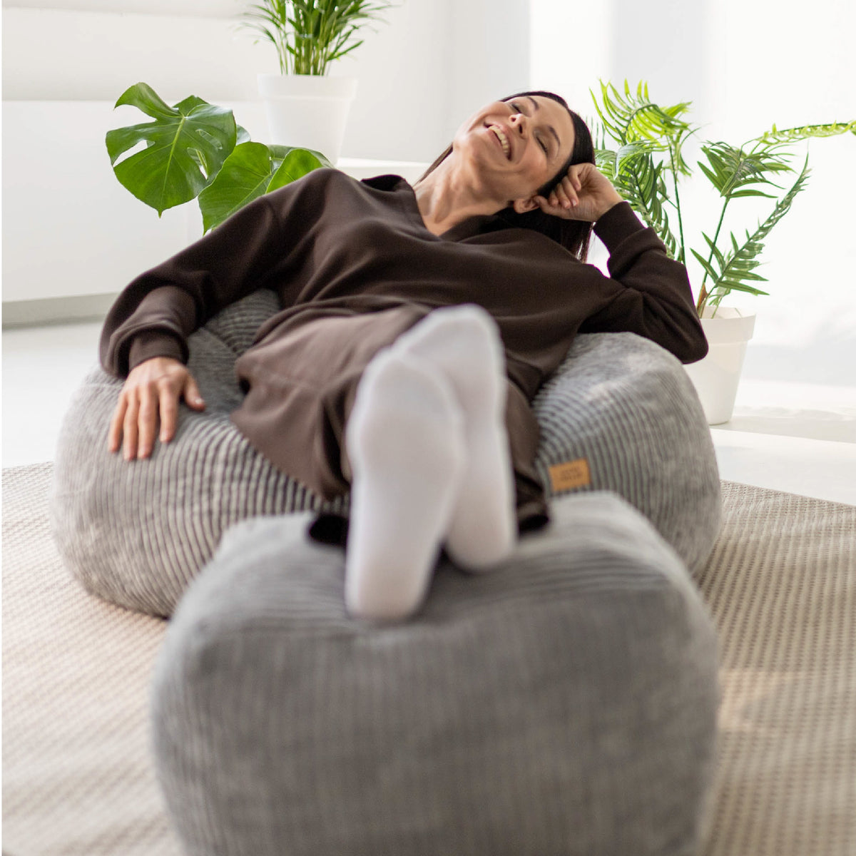Mark Adler Comfy 3.0 Grey kordbársony fotel-puff lábtartóval