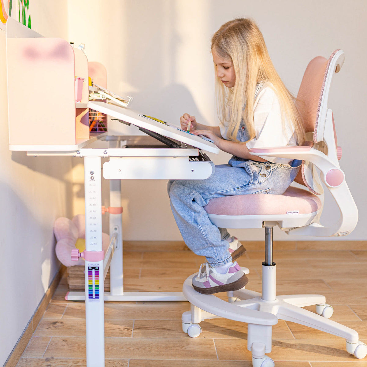 Детско бюро с стол Mark Adler Junior 5.7 Pink