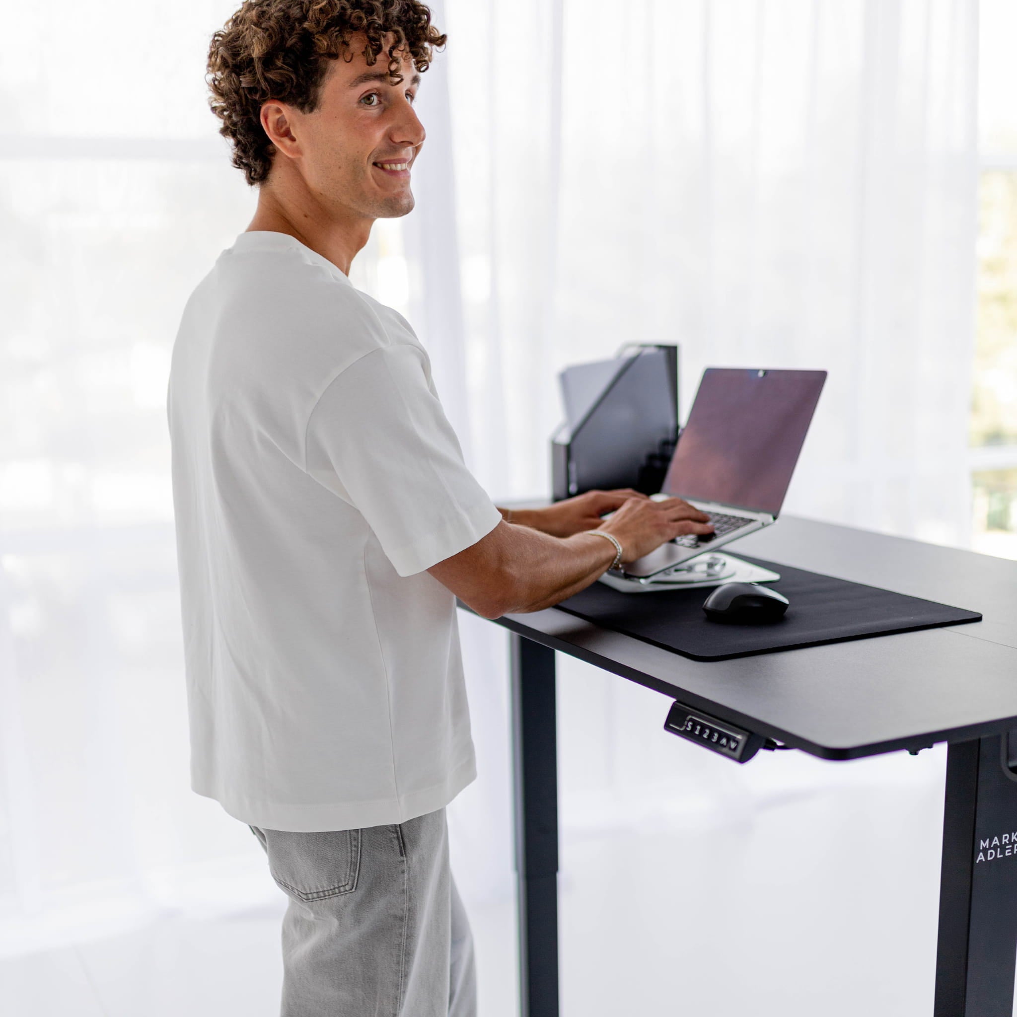 Biurko elektryczne Mark Adler Leader 7.6 Black 160 cm