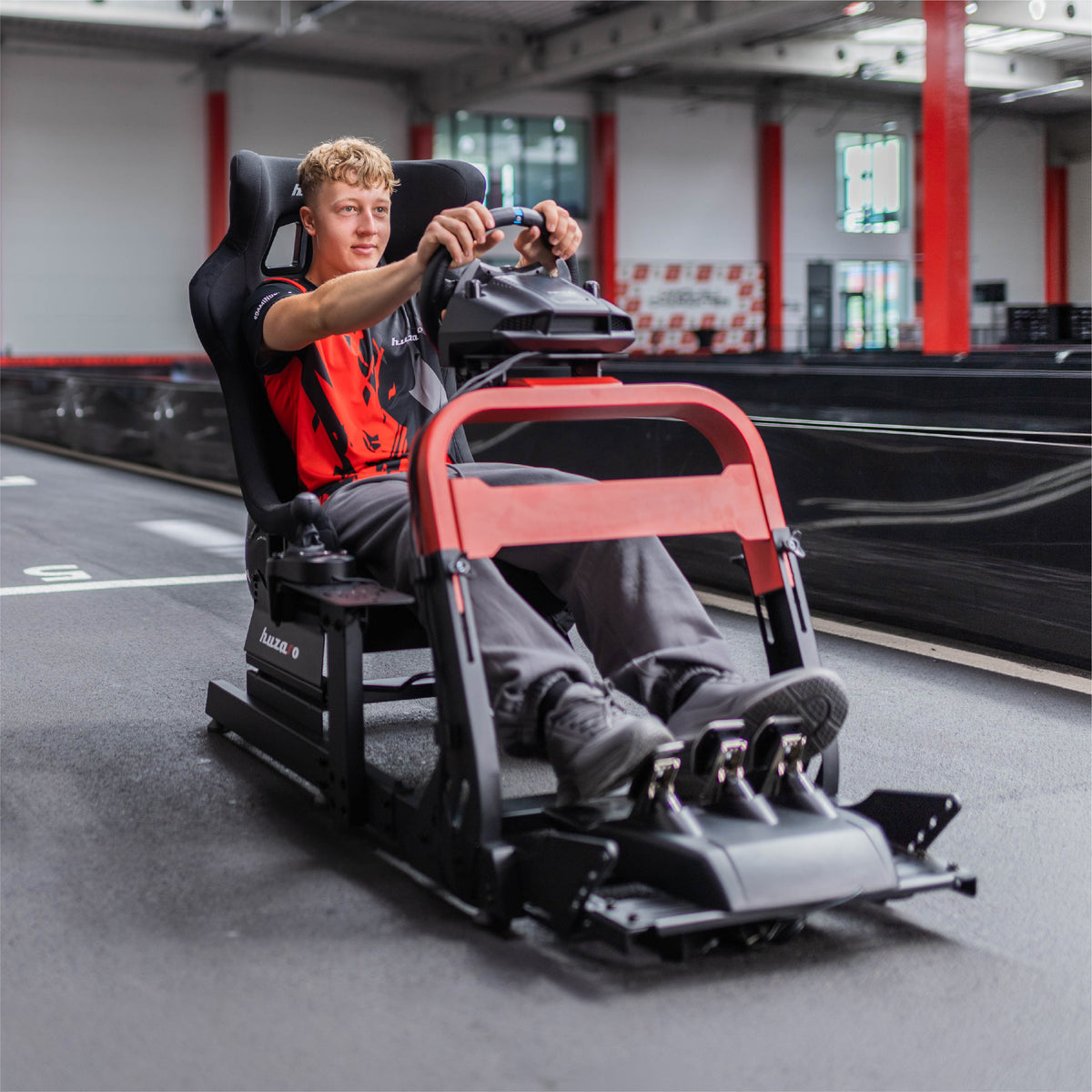 Състезателна кабина Huzaro Speed 8.3 за симулационни състезания